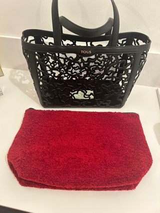 Borsa Tous nera e rossa a mano con pochette removi