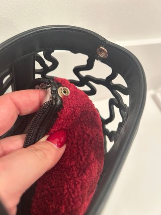 Borsa Tous nera e rossa a mano con pochette removi