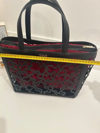 Borsa Tous nera e rossa a mano con pochette removi