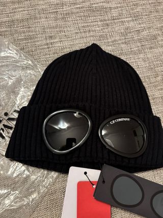 Berretto C.P. Company nero con maschera