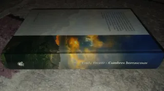 Libro / Cumbres borrascosas / Emily Brontë