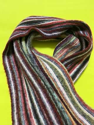 Bufanda multicolor con flecos