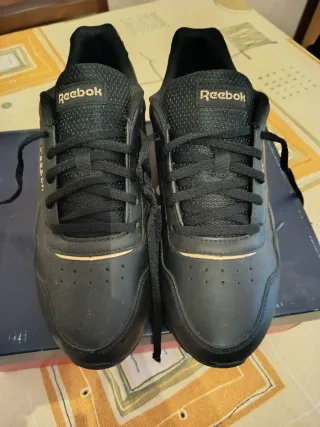 Zapatillas Reebok Mujer Negro y Dorado