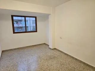 SE ALQUILA PISO PASEO GERMANIAS