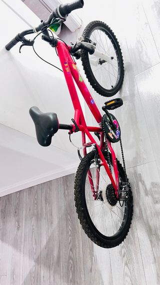 Bicicleta infantil roja