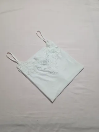 AMISU - Top Lencero Crema con Encaje - Talla S