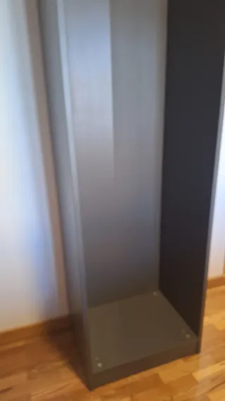 Struttura armadio grigio scuro PAX di Ikea