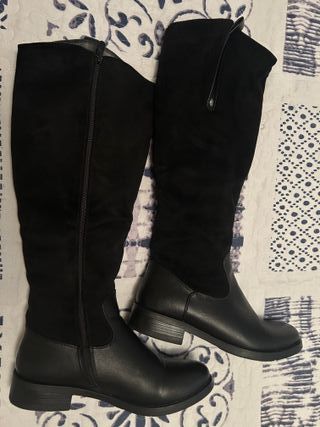 Botas de piel negras