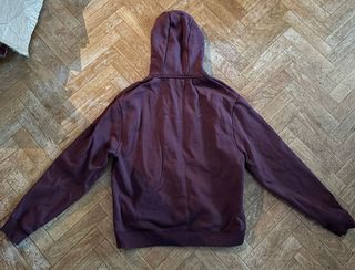Sudadera roja con capucha de Zara