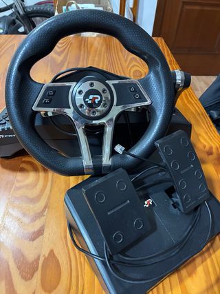 Volante Thrustmaster PS4 / PS3 con Pedales