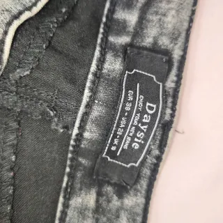 Pantalón vaquero mujer gris desgastado