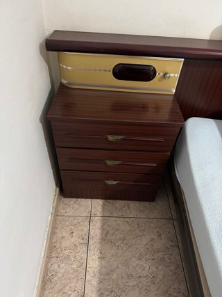 habitación antigua completa madera oscuro