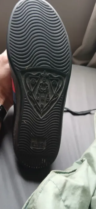 Zapatillas Gucci Negras con Abeja Dorada