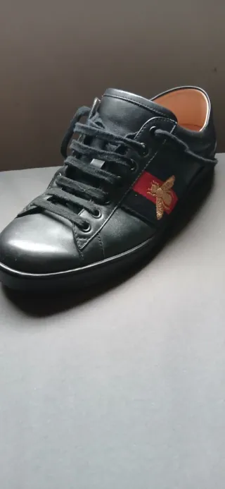 Zapatillas Gucci Negras con Abeja Dorada