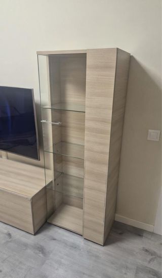Mueble de comedor madera y cristal