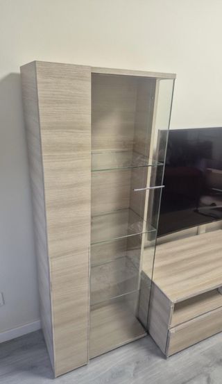 Mueble de comedor madera y cristal