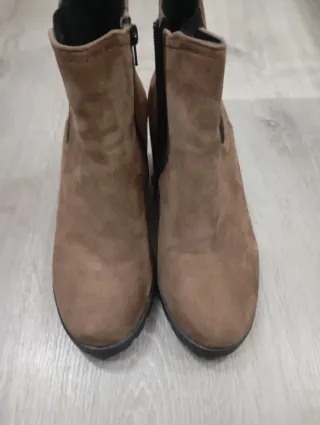 Botines de tacón marrón