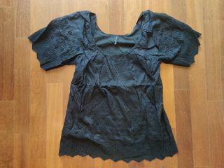 Top negro con bordados Naf Naf t. 36 con seda