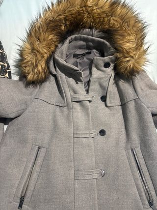 Trenka Zara Gris con Capucha y Pelo