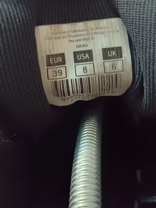 Zapatillas Fila Negras y Blancas