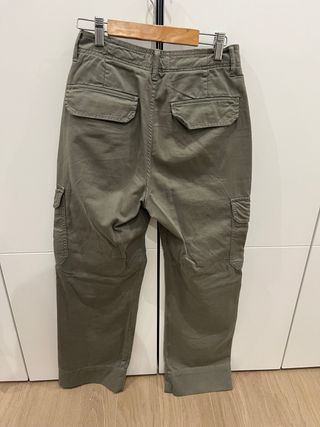 Pantalón cargo verde de Zara niña Talla 36