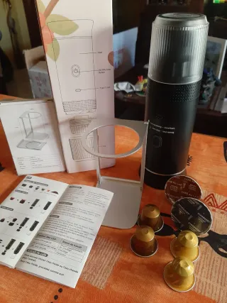 Cafetera portátil 3 en 1 con cápsulas y soporte