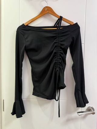 Camiseta manga larga negra fruncida