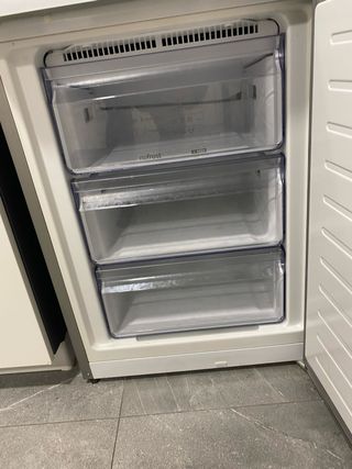 Frigorífico BALAY cristal blanco nO ENFRIA- PIEZAS