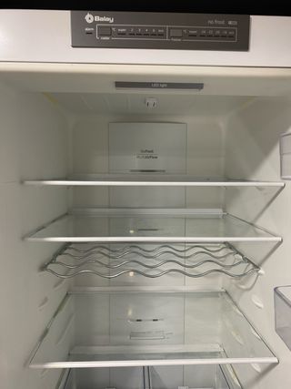 Frigorífico BALAY cristal blanco nO ENFRIA- PIEZAS