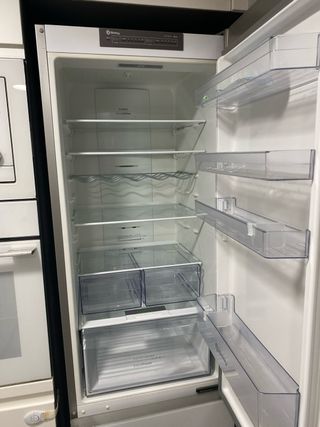 Frigorífico BALAY cristal blanco nO ENFRIA- PIEZAS