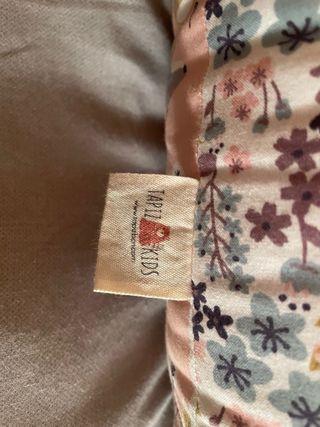 Nido ergonómico floral rosa