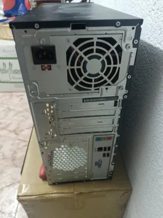 Caja Torre HP para componentes