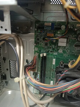 Caja Torre HP para componentes