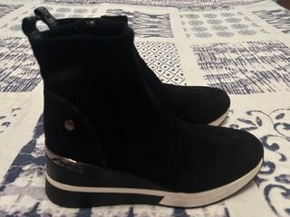 Botas negras de mujer