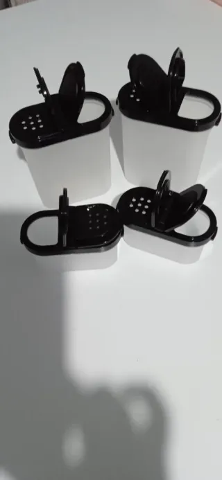 Set 4 Especieros Tupperware Negro.
