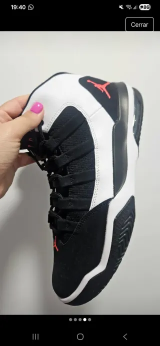 Zapatillas Nike Jordan Max Aura Negras y Blancas