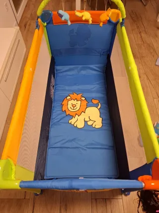 Cuna de viaje plegable con peluches