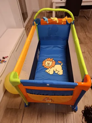 Cuna de viaje plegable con peluches