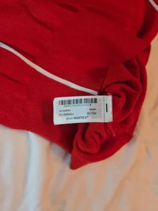 Chaleco Zara Rojo con Ribete Blanco