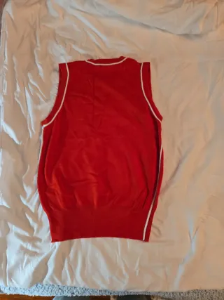 Chaleco Zara Rojo con Ribete Blanco