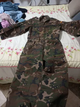 Mono militar ignífugo camuflaje