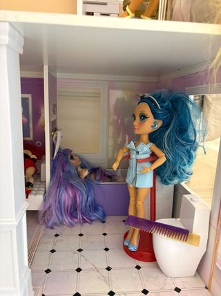 Casa y muñecas Rainbow High
