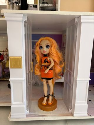 Casa y muñecas Rainbow High