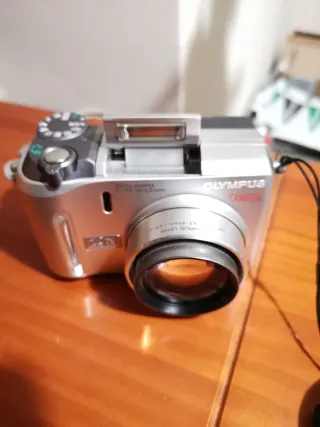 Cámara Digital Olympus C745 Plata