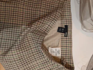 Falda de cuadros beige y marrón