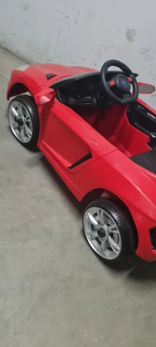 Coche teledirigido RC rojo