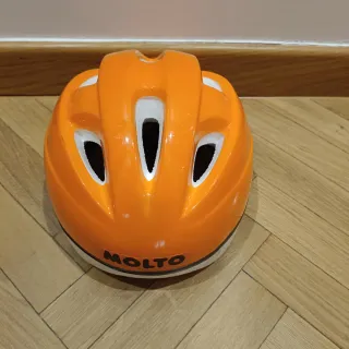 Casco infantil naranja Molto