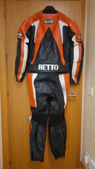 MONO DE CUERO MOTO RETTO