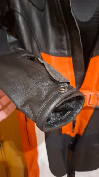 MONO DE CUERO MOTO RETTO