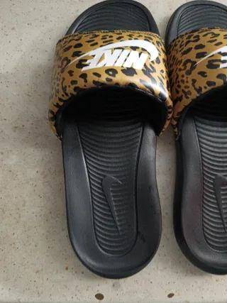 Chanclas Nike Animal Print